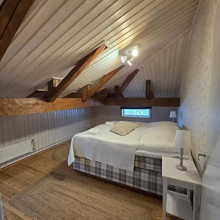 Idyllinen Kaksio Neristanissa